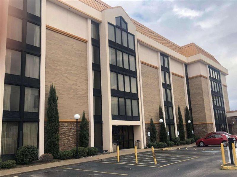 Hotel Americinn By Wyndham East