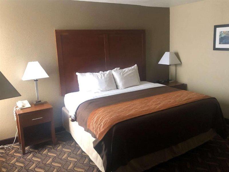 Americinn By Wyndham East Hotel