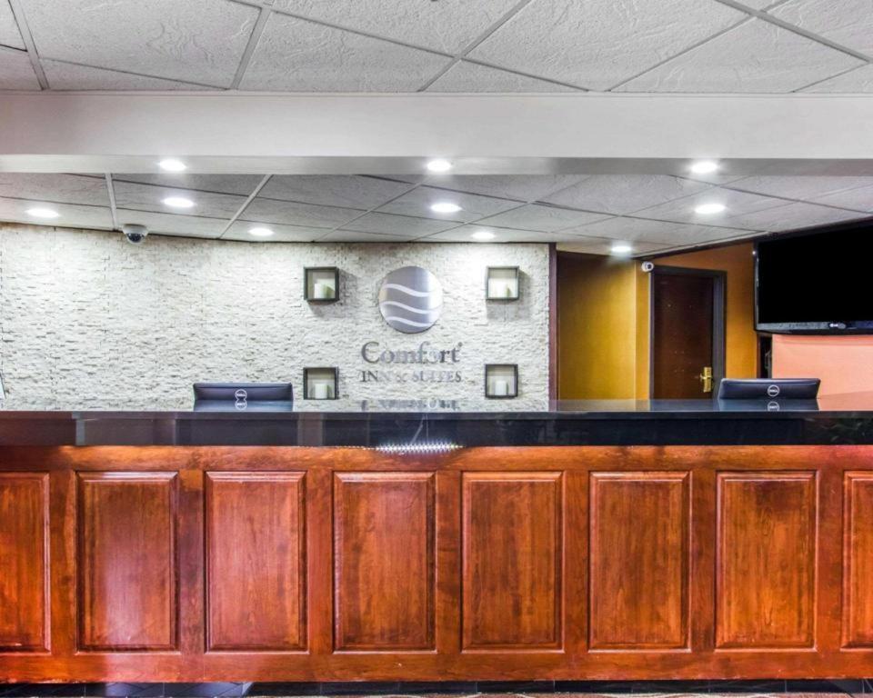 Americinn By Wyndham East Hotel