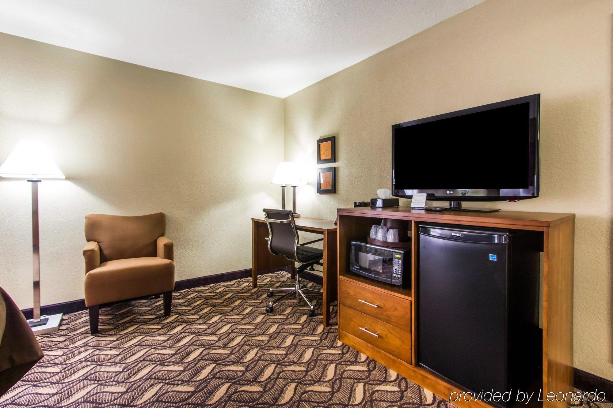 Americinn By Wyndham East 2*