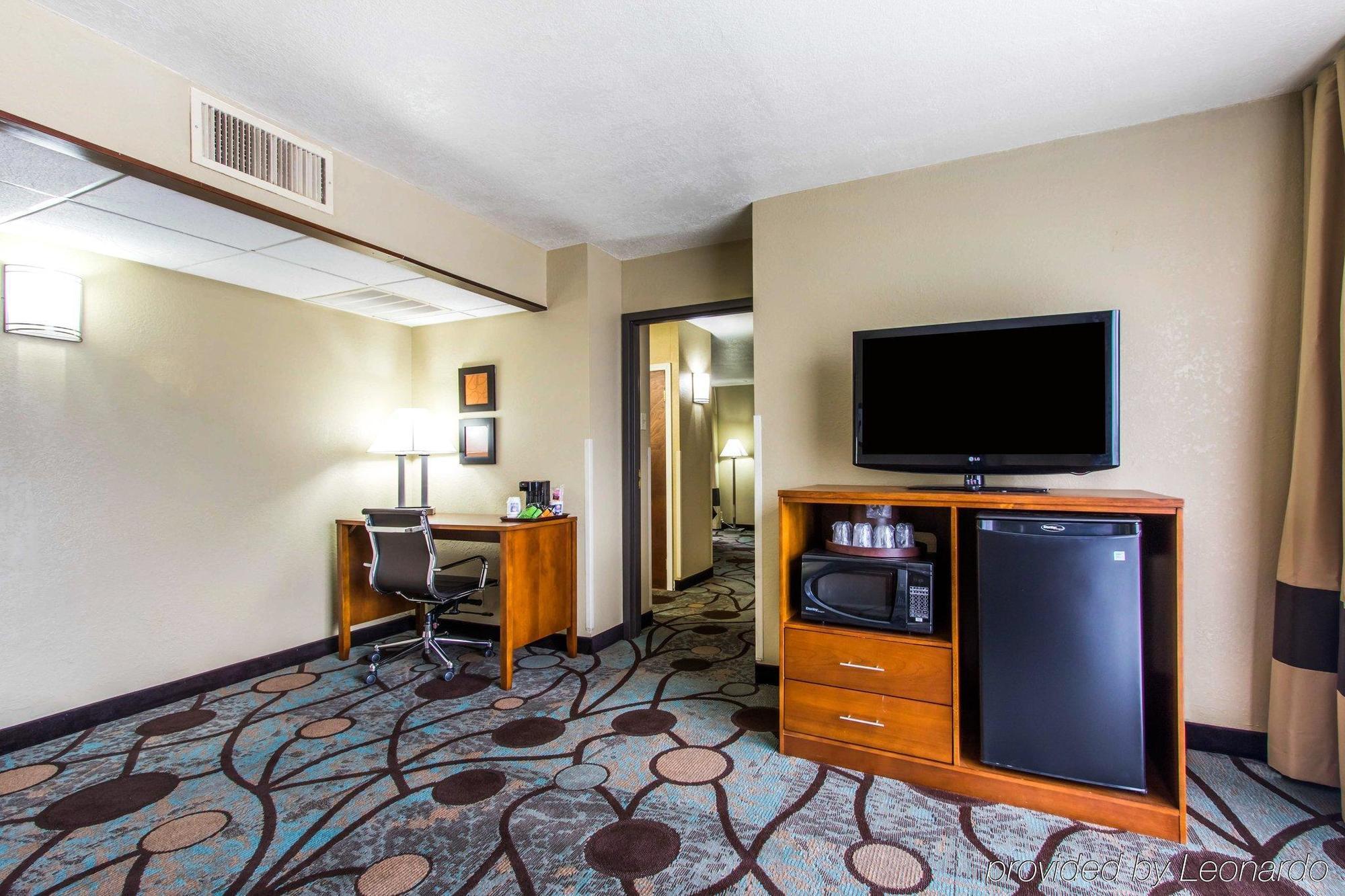 Americinn By Wyndham East Hotel