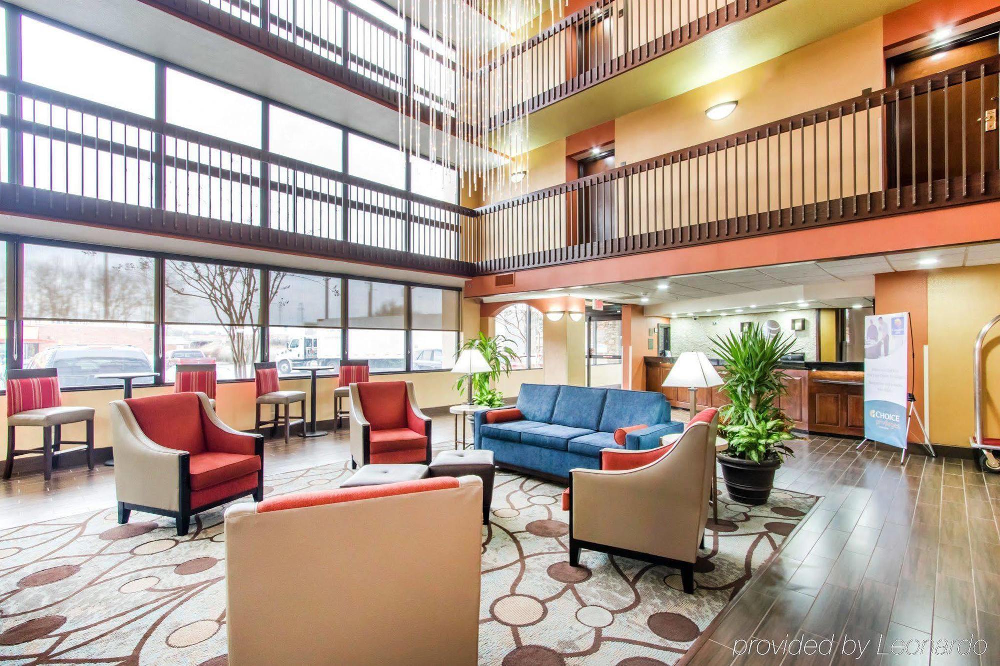 Americinn By Wyndham East 2*