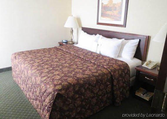 Americinn By Wyndham East Hotel 2*