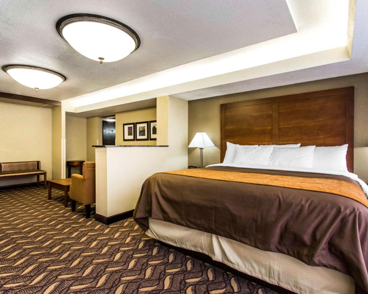 Americinn By Wyndham East Hotel