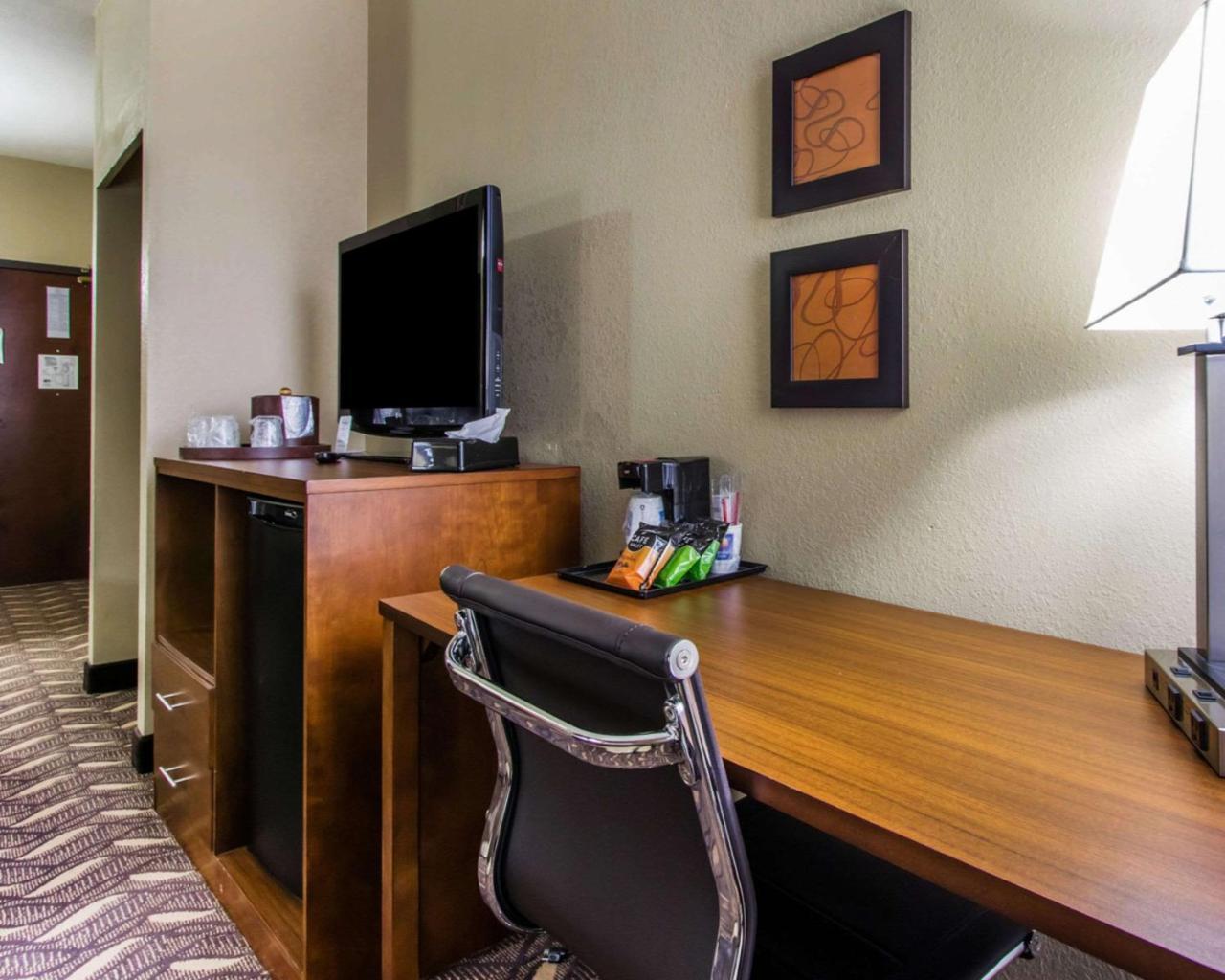Americinn By Wyndham East 2*