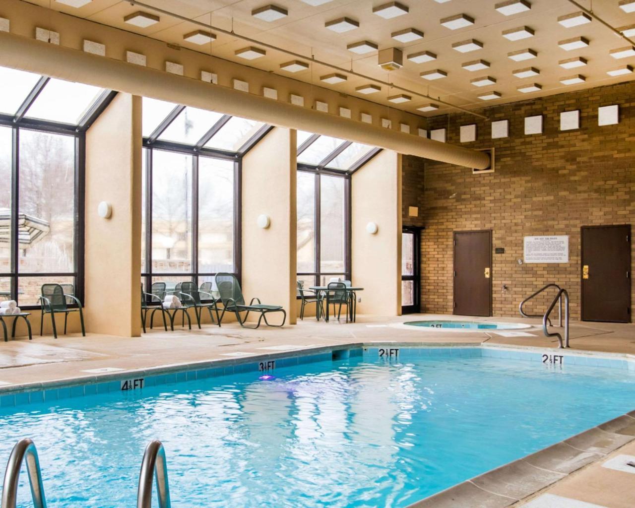 Americinn By Wyndham East 2*