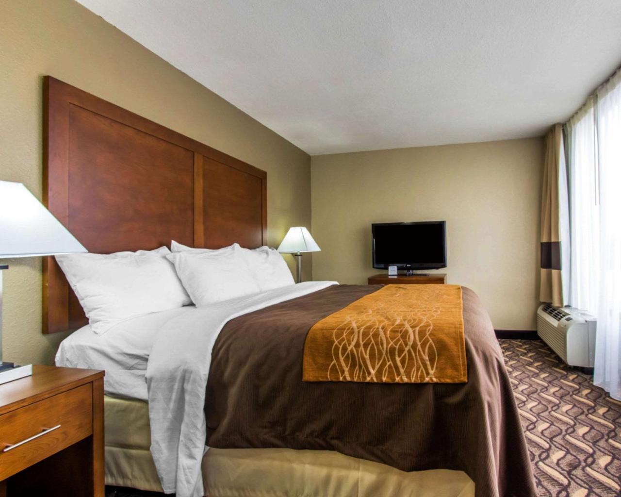 Hotel Americinn By Wyndham East