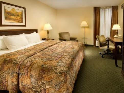 Americinn By Wyndham East