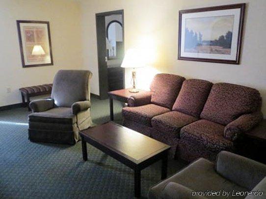 Hotel Americinn By Wyndham East